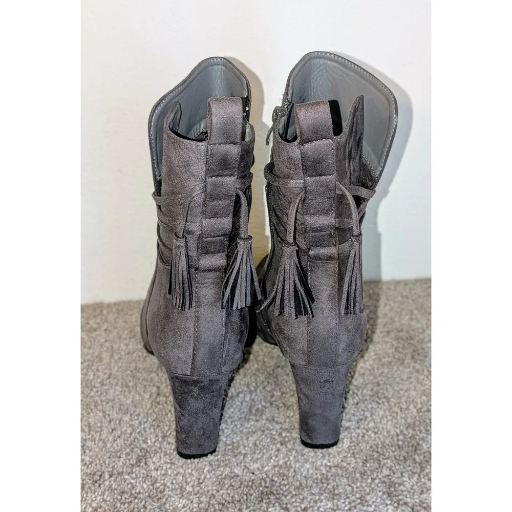 Journee Zuri Size 12 Gray Faux Suede Ankle Boots‎ Block Heel Tassel Accents NWOT